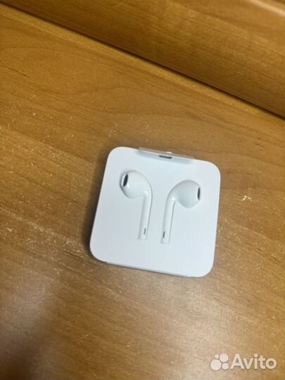 Наушники Apple EarPods with Lightning Connector