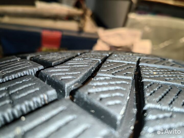 Pirelli Ice Zero FR 235/55 R18 104T