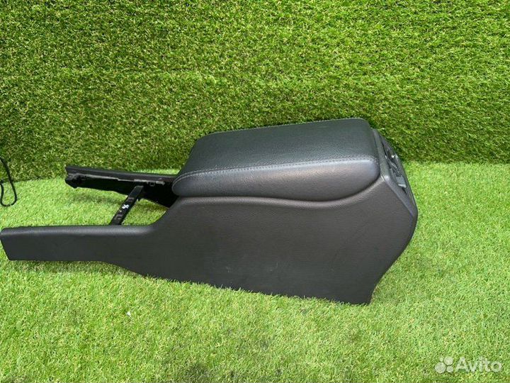 Подлокотник Mercedes E W210 ом113.980 2001