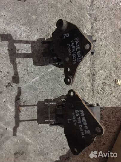 Подушка левая на двс 6g74 dohc на mitsubishi pajer