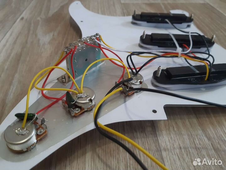 Собранный пикгадр (электроника) для электрогитары