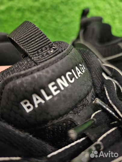 Balenciaga track 1