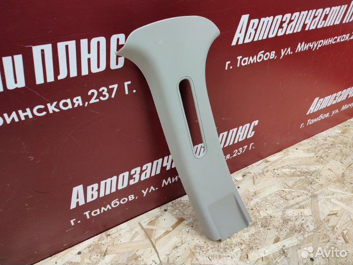 Обшивка средней стойки левая Renault Sandero