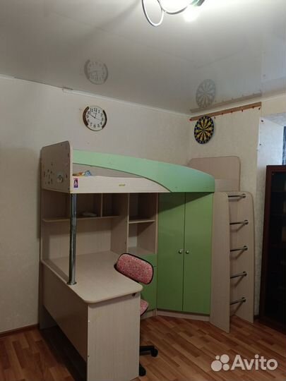 Детская кровать чердак со столом и шкафом