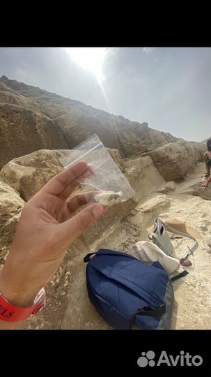 Камень с пирамиды Хеопса и Микерина