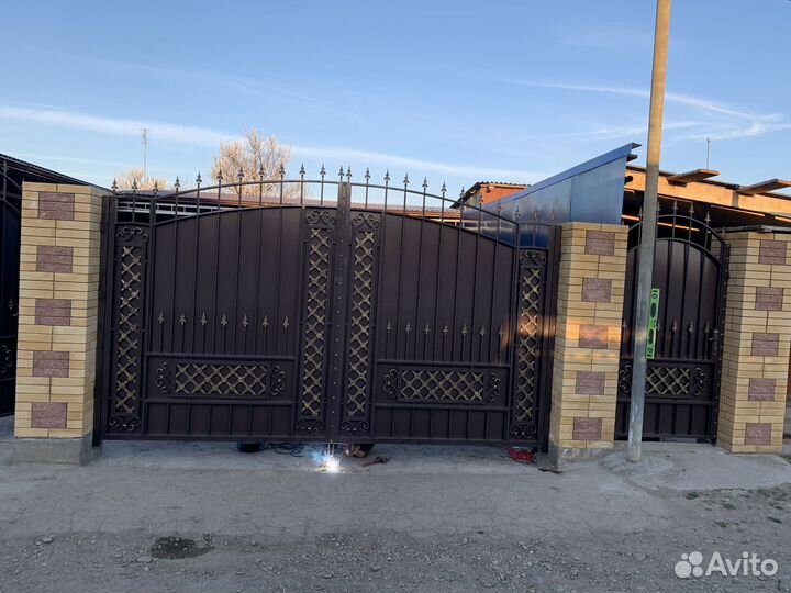 Кованые ворота и калитка