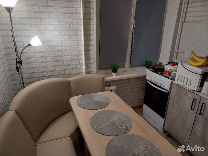 Кухонный мягкий уголок