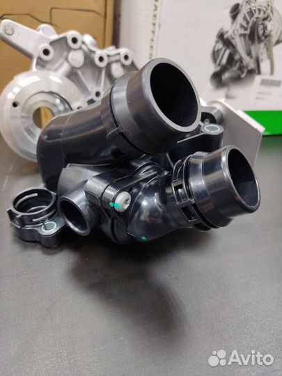 Помпа ина с термостатом Фольксваген Ауди 2.0 ген 2