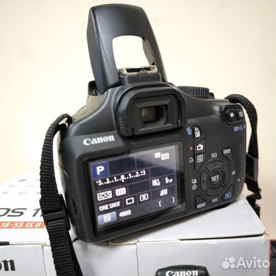 Зеркальный фотоаппарат Canon EOS 1100D