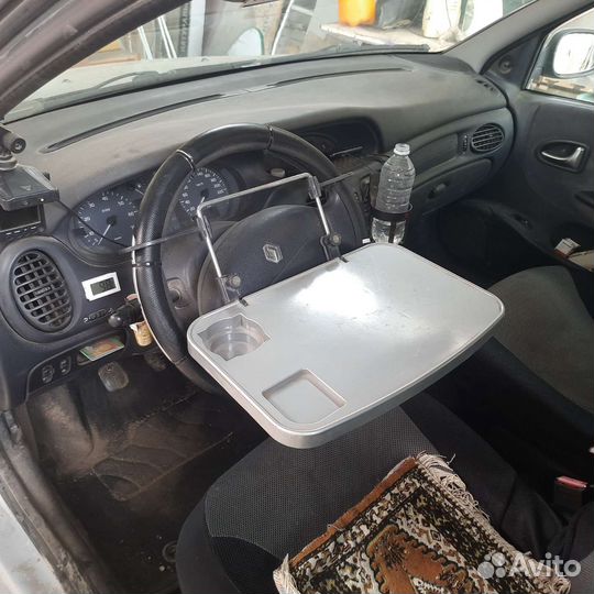 Столик для автомобиля
