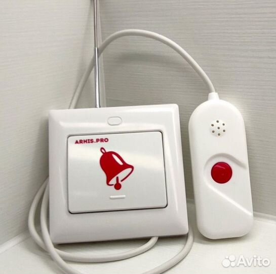 Кнопка вызова персонала с выносной кнопкой в руку