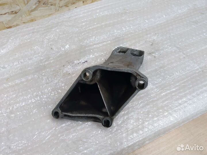 Кронштейн двигателя левый BMW E66 E65 N62B48 N62