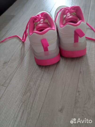 Кроссовки женские 37 новые