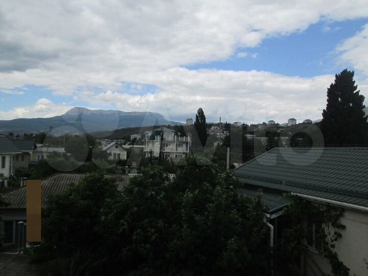 Комната 25 м² в 5-к., 1/3 эт.