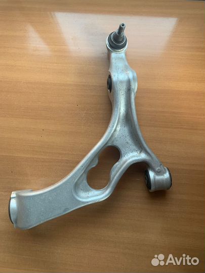 Рычаг передний нижний правый 7P0407152C VAG