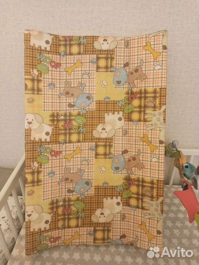 Пеленальная доска на кроватку