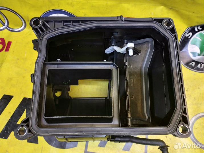 Корпус вентилятора печки Audi A6 универсал 2.8 CCE