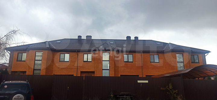 Таунхаус 230 м² на участке 2,7 сот.