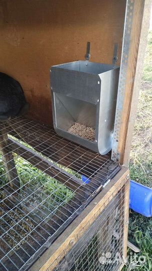 Кормушка бункерная для кроликов