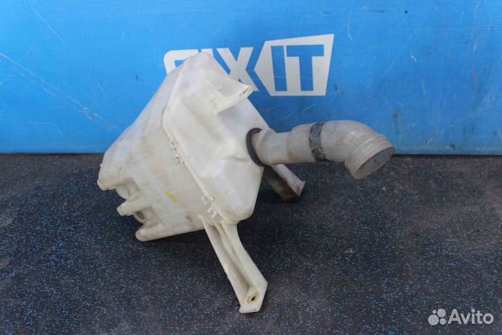 Бачок омывателя Mitsubishi Galant (Митсубиси Галан