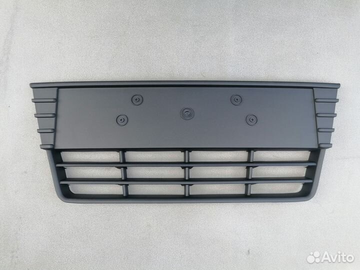 Решетка в бампер центральная для Ford Focus III