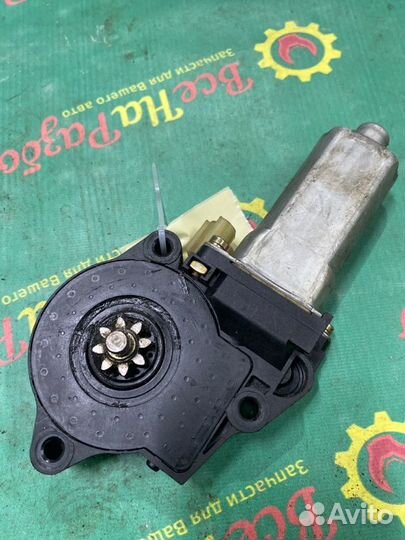 Моторчик стеклоподъемника передний правый Hyundai