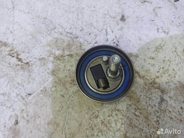 Ролик натяжителя ремня