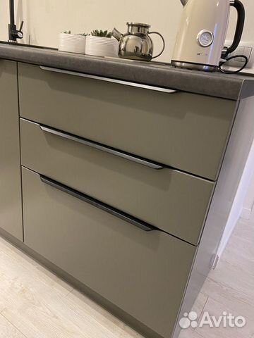 Мебельная ручка врезная