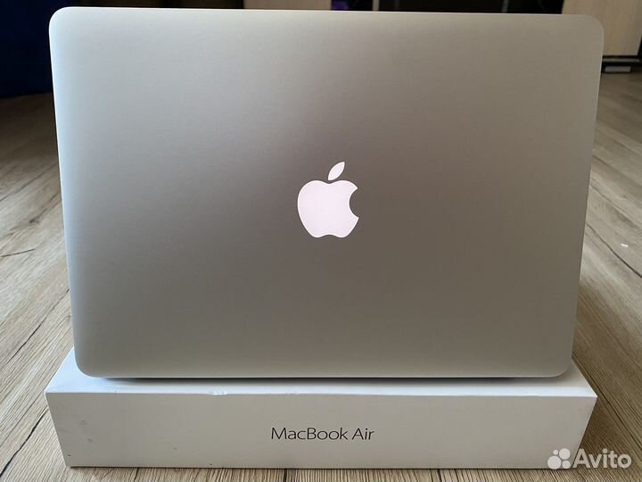 MacBook Air (13-inch, 2017)
