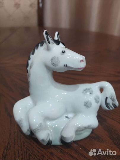 Фарфоровая статуэтка Лошадка Дулево СССР