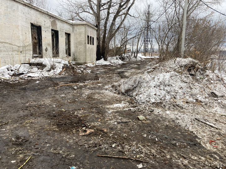 Нежилое здание 209 м² на земельном участке 50 сот