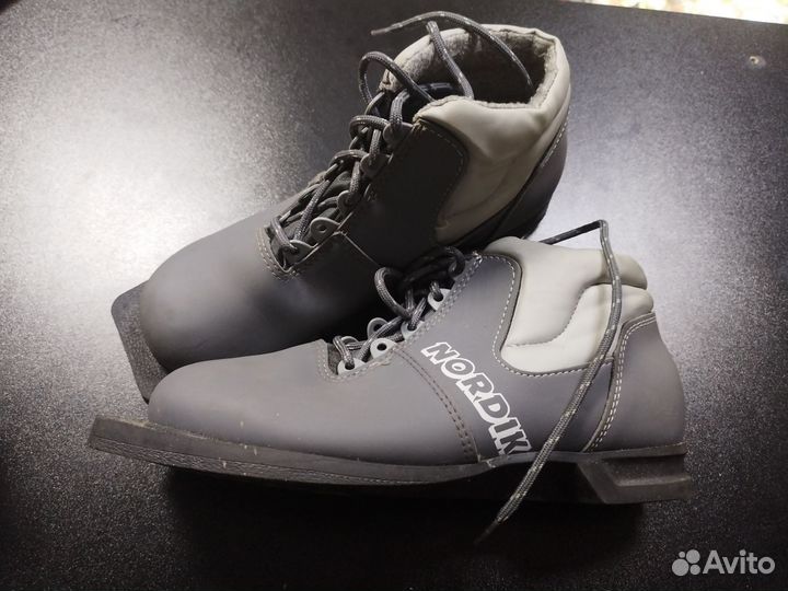 Лыжные ботинки