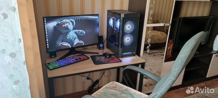 Игровой компьютер с монитором