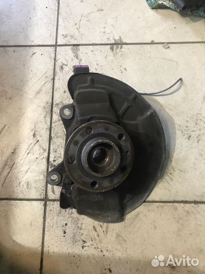 Поворотный кулак лев. перед. Volvo XC90