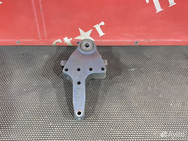 Кронштейн рессоры передней левый