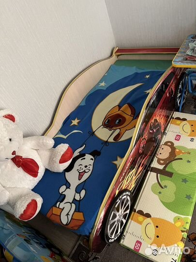 Детская кровать машина с матрасом