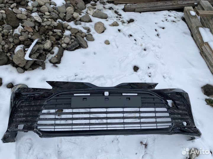Бампер передний с решеткой Камри 70 2022
