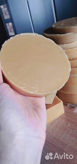 Воск пчелиный без примесей для свечей косметики