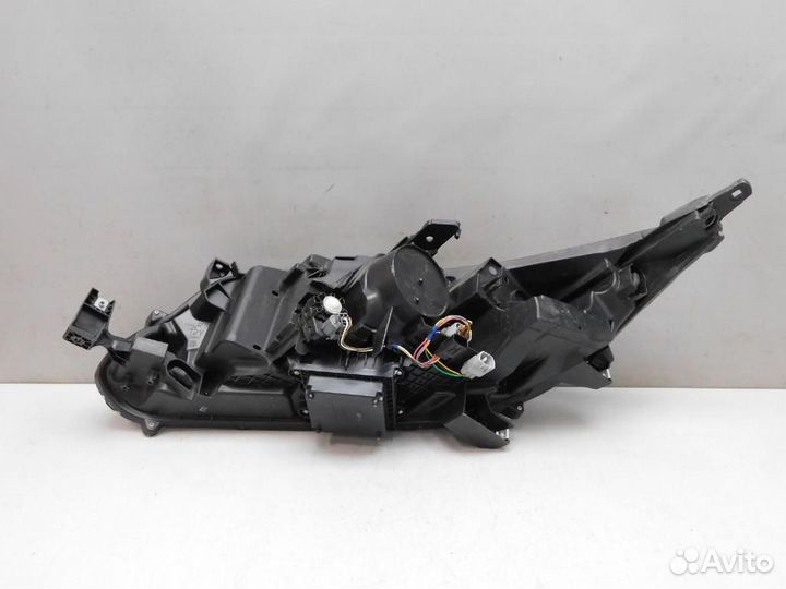 Фара правая Mitsubishi Eclipse Cross