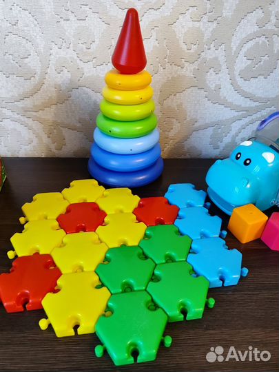 Развивающие игрушки для малышей пакетом