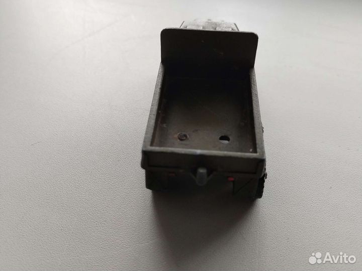 Модель Урал, металл