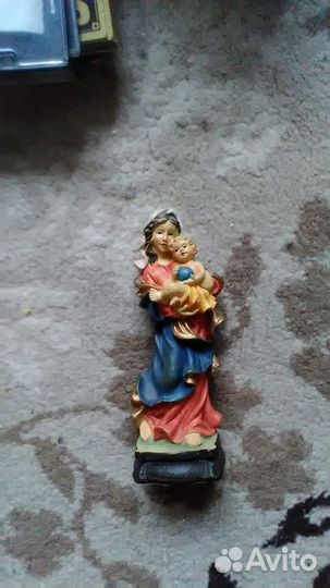 Мадонна (статуэтка)
