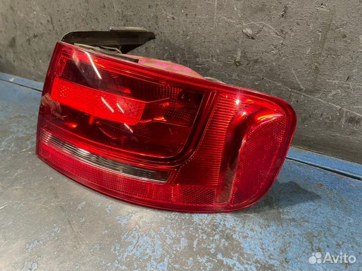 Фонарь правый Audi A4 B8