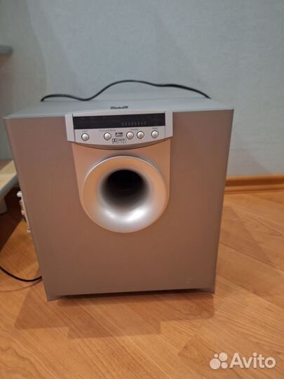 Сабвуфер JBL для домашнего кинотеатра