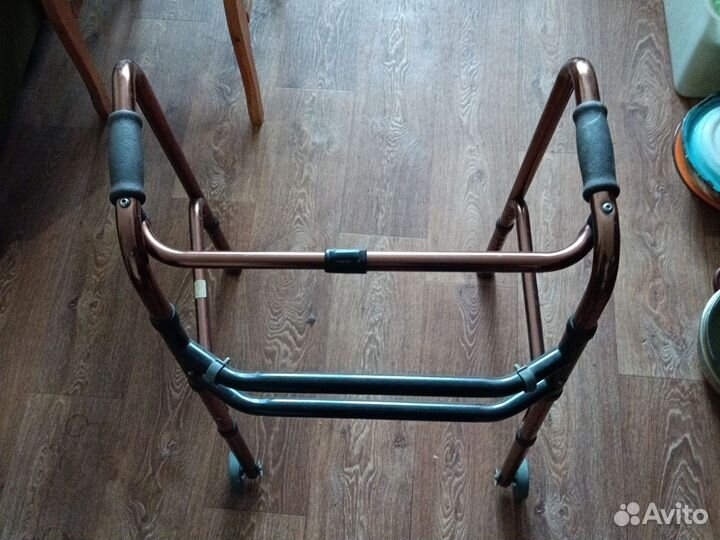 Ходунки для взрослых с колесами