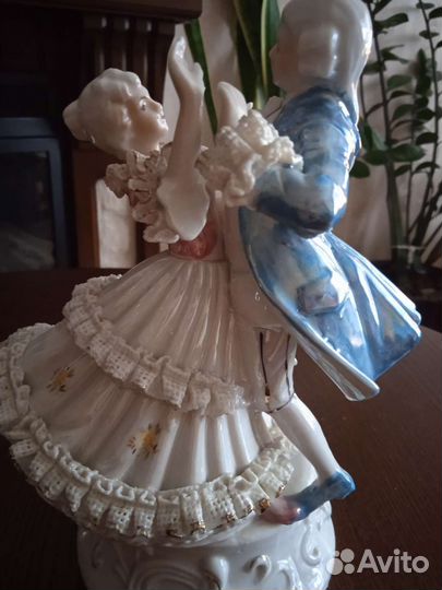 Фарфоровая статуэтка
