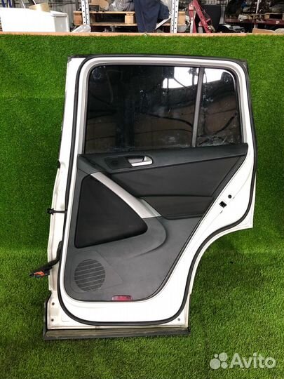 Задняя правая дверь Volkswagen Tiguan