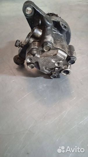 Насос гидроусилителя руля Nissan Almera Tino V10