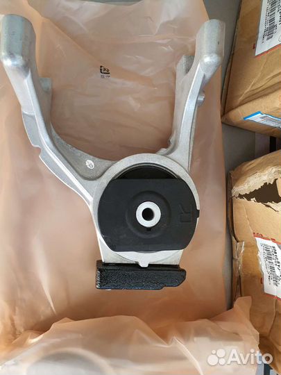 Подушка двс Honda Elysion