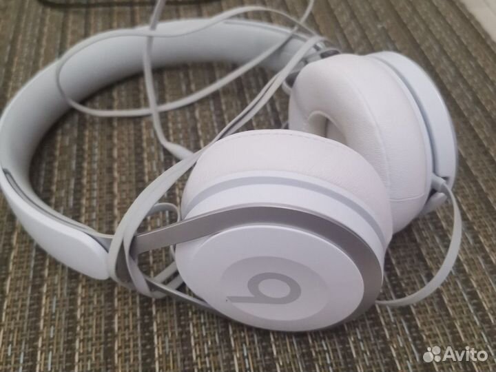 Гарнитура Beats EP White (ML9A2EE/A), белый